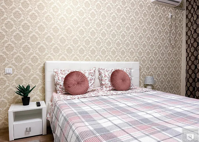 Renthouse Apartments Little Paris