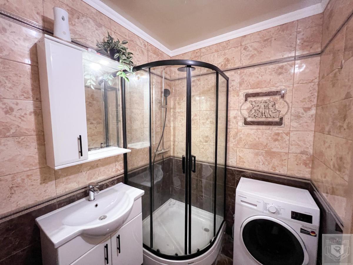 Renthouse Little Paris Apartment Chisinau